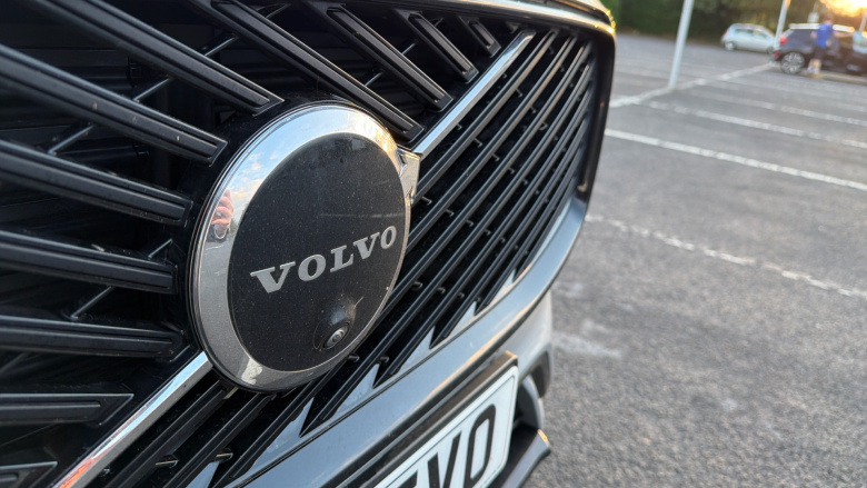 Volvo XC60 2.0 B5P Plus Dark 5dr AWD Geartronic Petrol Estate